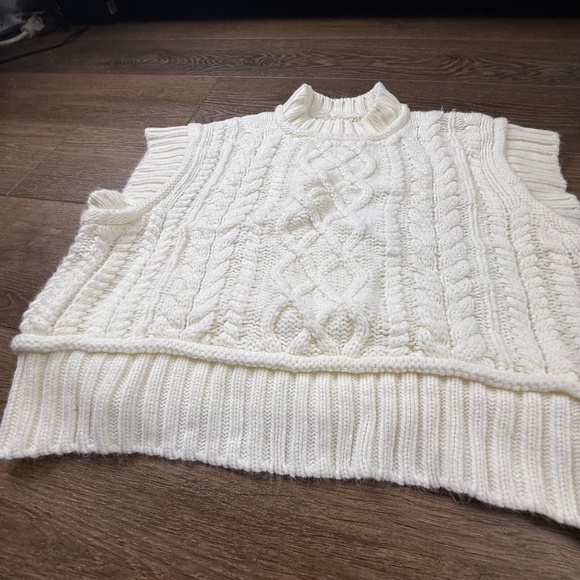 Marled Cream Cropped Sweater Vest Textured Size M Warm Fall Winter - Picture 3 of 9